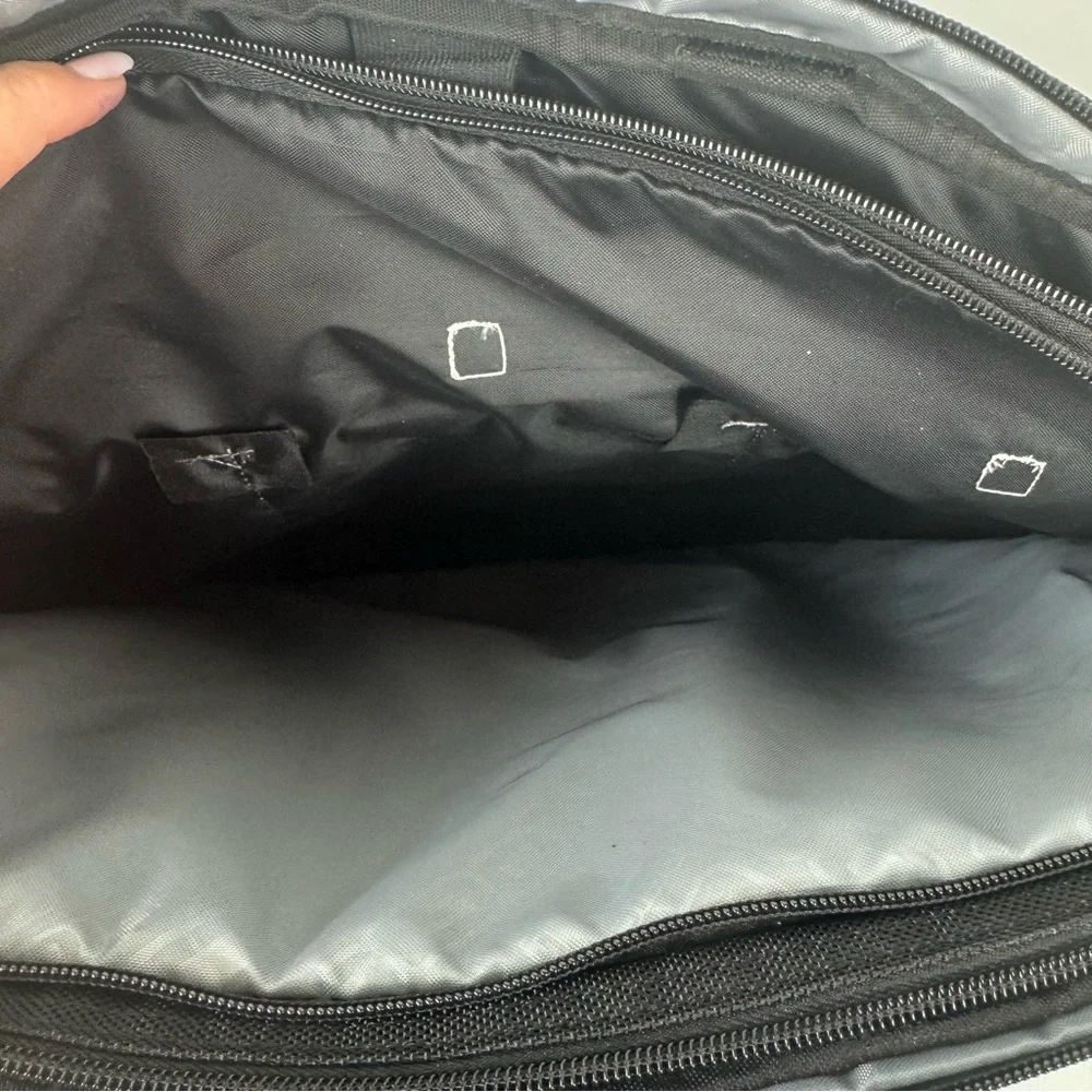 NWT Ogio Voyager Messenger Bag checkpoint friendly laptop sleeve luggage sleeve